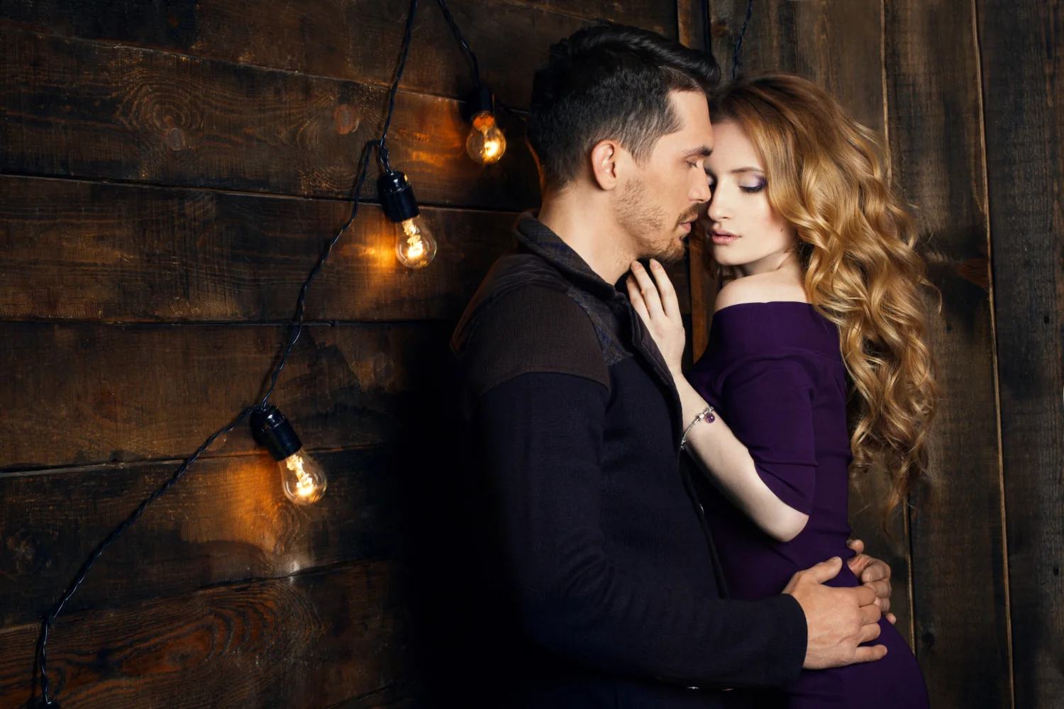 Couple featured in a first-message guide